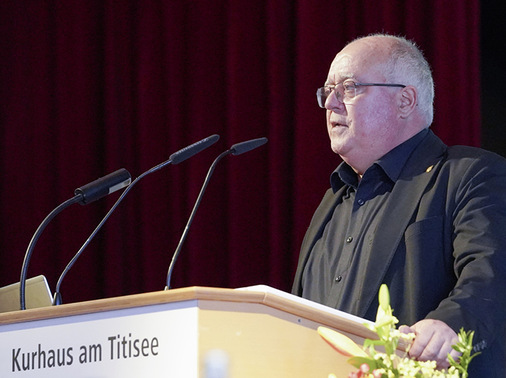   Robert Smejkal bei der Begrüßungs-ansprache - © Bild: Klaus Walter
