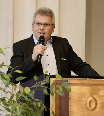 Jürgen Pflanz ist Vorsitzender des Fördervereins 
der Landesfachklasse für Klempner an der 
Robert-Bosch-Schule Ulm e. V. - © Bild: BAUMETALL
