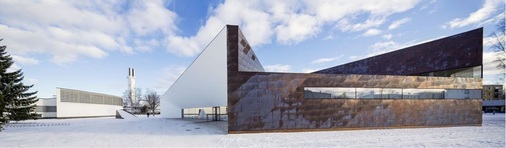 Nominiert: Die Fassade der Seinäjoki Bibliothek in Finnland schafft den Dialog zwischen Alt und Neu - © Foto: Mika Huisman
