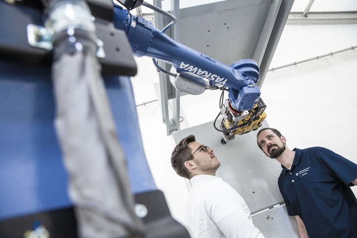 Werden Roboter bald auch Handwerkern schwere und lästige Arbeiten abnehmen? - © Goran Gajanin / Das Kraftbild
