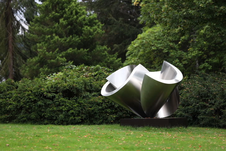 Edelstahl-Skulptur von René Dantes - © BAUMETALL
