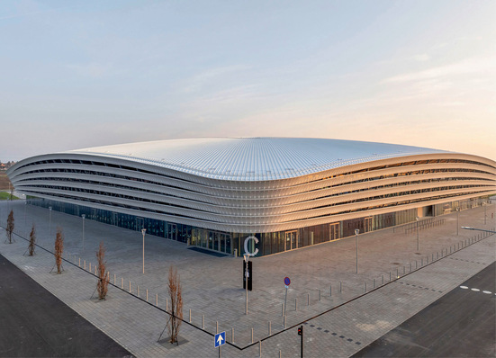 © Bild: György Palkó Blickfang-Architektur: Das Metalldachsystem Rib-Roof Speed 500 erfüllt hohe Ansprüche an die Funktionalität der Gebäudehülle